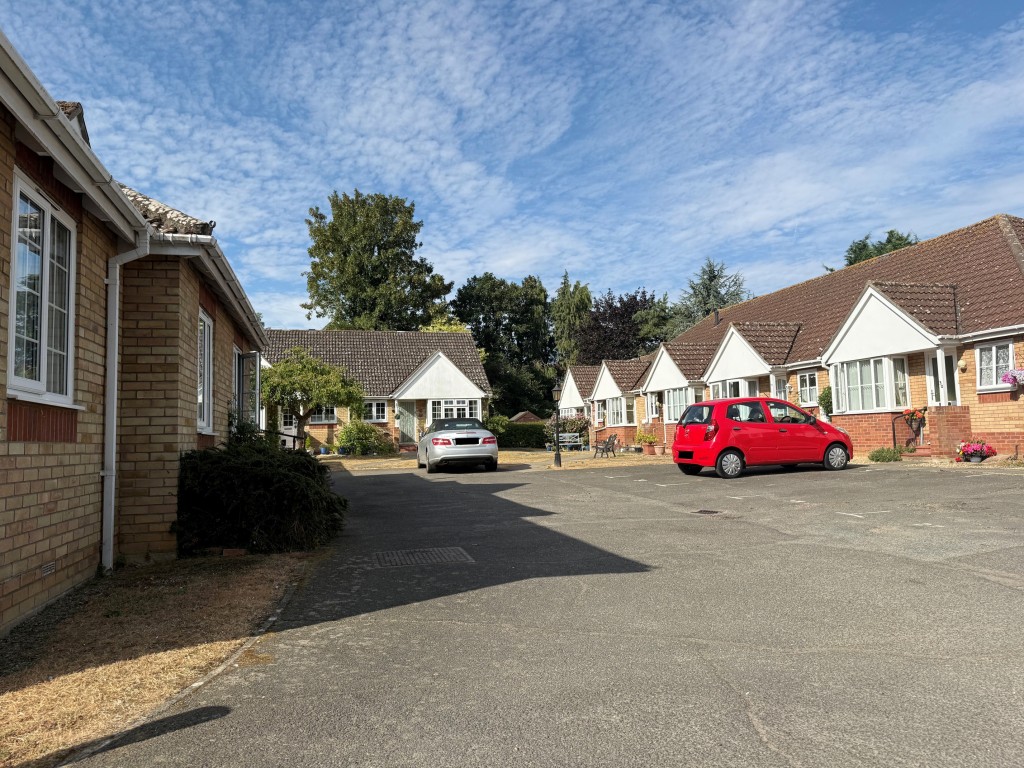 Lot: 4 - FREEHOLD GROUND RENT AND UNIT TRANSFER INVESTMENT - All 51 bungalows are sold on long leases